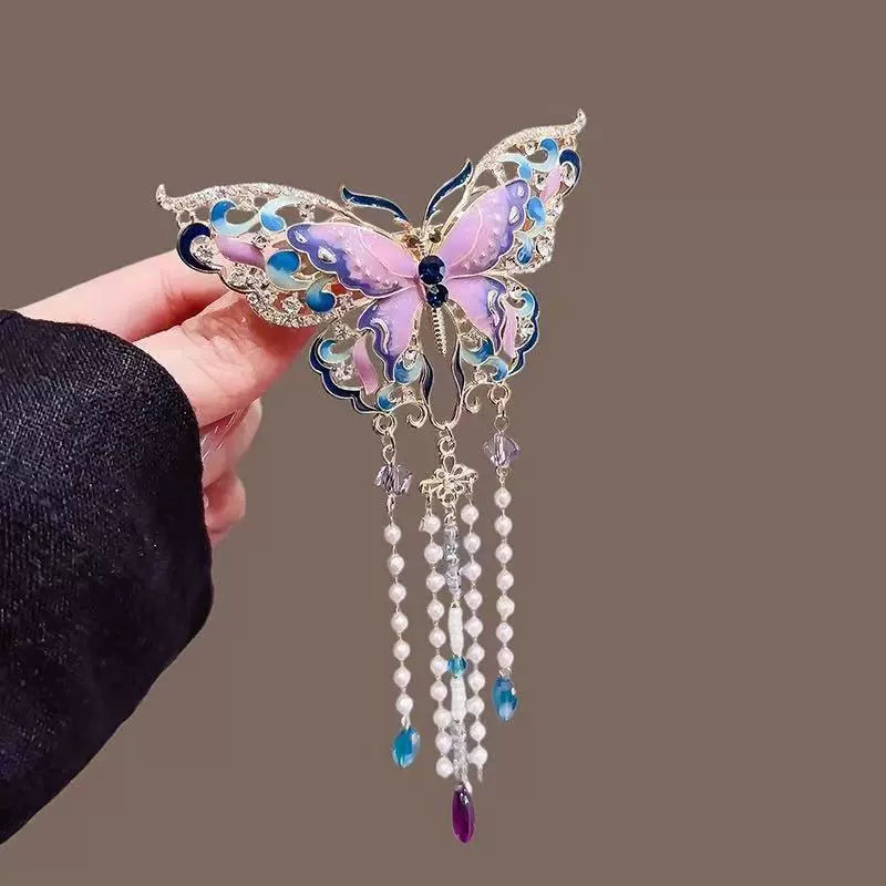 Kadınlar için kelebek broşlar  - Suit Supply Wedding Party incelemesi ve fiyatı